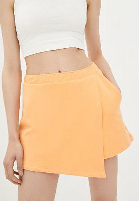 Shorts color: Peach