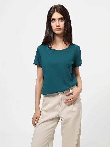 T-shirt with round collar