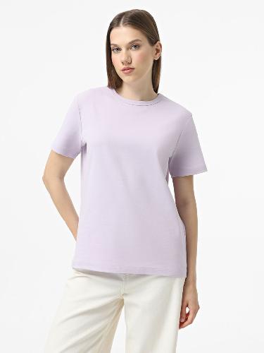 T-shirt Color: Light lilac