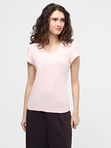T-shirt with untreated edges Color: Light pink