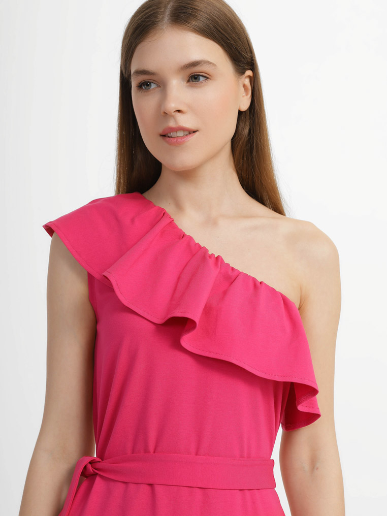 Dress with an open shoulder