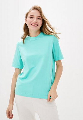 T-shirt color: Turquoise