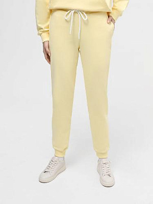 Pants color: Light yellow