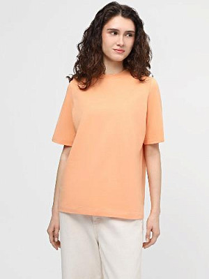 T-shirt color: Orange