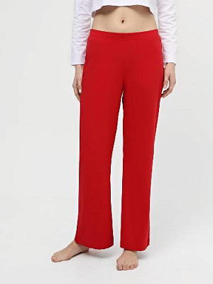 House pants color: Red