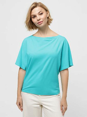 T-shirt color: Turquoise