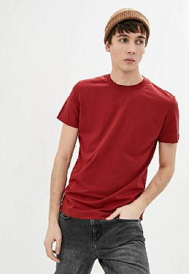 T-shirt color: Burgundy