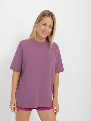 T-shirt color: Grape