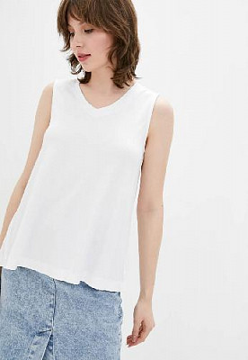 T-shirt of a free cut color: White