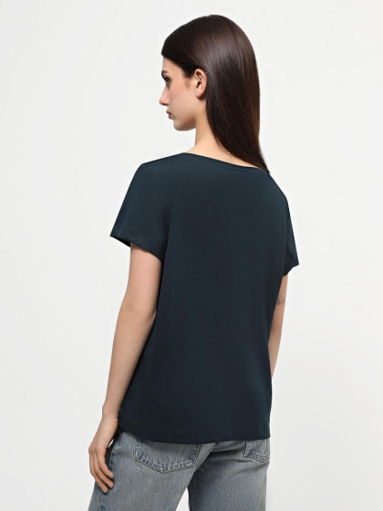 T-shirt with round collar