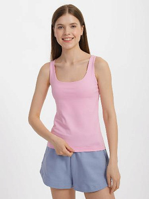 Shirt color: Light pink
