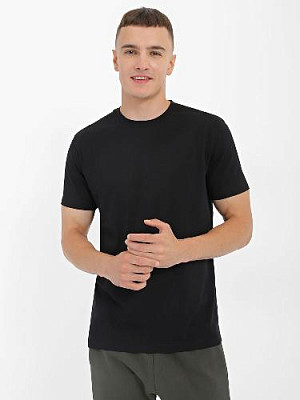 T-shirts color: Black