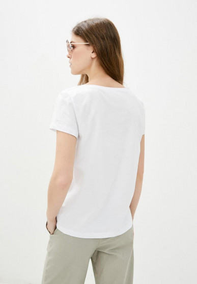 T-shirt with round collar