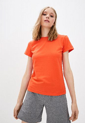 T-shirt color: Orange
