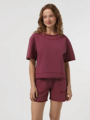 T-shirt color: Fraise