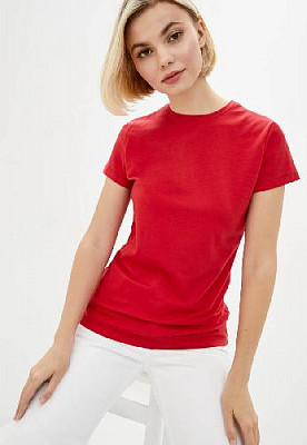 T-shirt color: Red