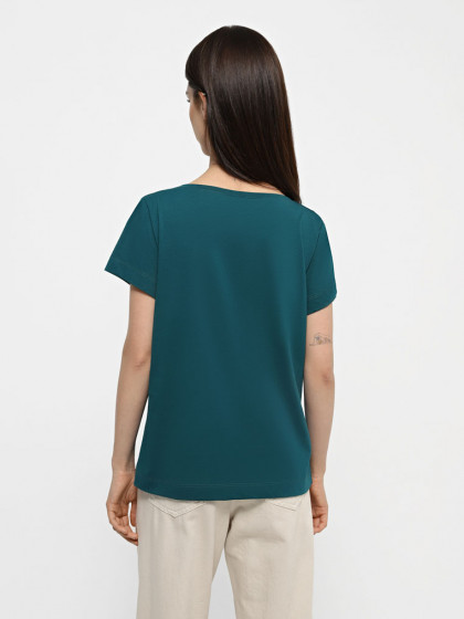 T-shirt with round collar