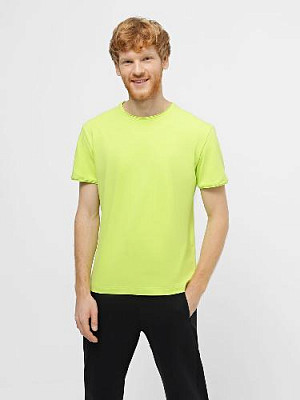 T-shirt with untreated edges color: Light green