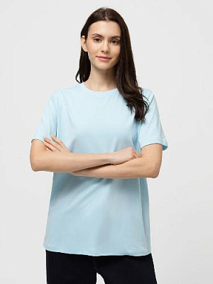 T-shirt color: Blue