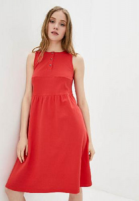 Dress color: Red