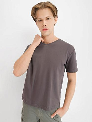 T-shirt color: Dark grey