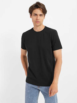T-shirt color: Black