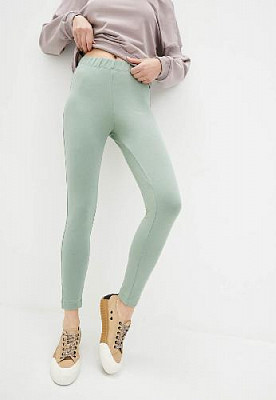 Leggings color: Green