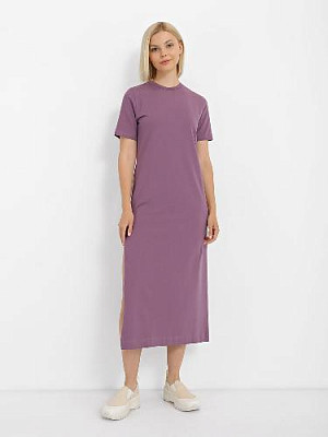 Dress with a slit color: Amethyst