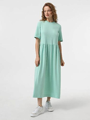 Dress color: Light green