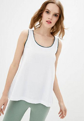 Shirt color: White