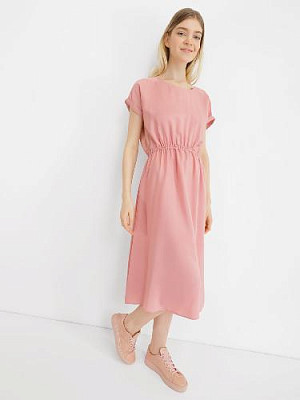 Dress color: Pale pink