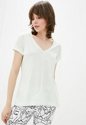 T-shirt of a free cut color: Pale green