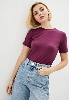Body T-shirt color: Wine