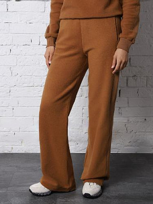 Pants color: Light brown