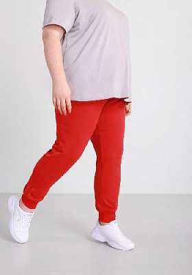 Pant color: Red