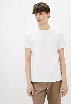 T-shirt color: White
