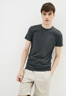 T-shirt color: Dark grey