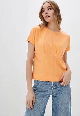 T-shirt color: Peach