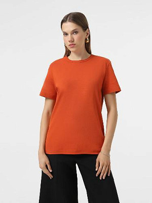 T-shirt color: Ocher