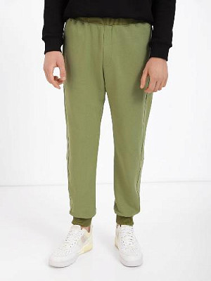 Pants color: Khaki