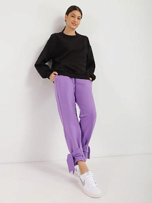 Pants color: Lilac