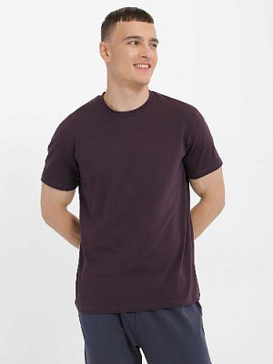 T-shirt color: Plum