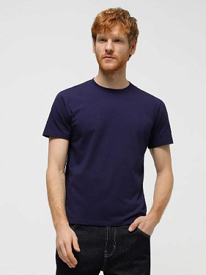 T-shirt color: Dark violet