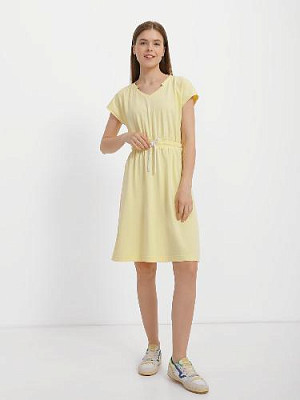 Dress color: Light yellow
