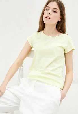 T-shirt with round collar color: Pale yellow