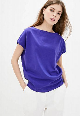 T-shirt color: Purple