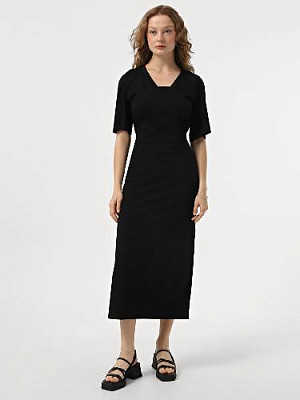 Dress with a V-neckline color: Black