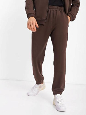 Pants color: Brown