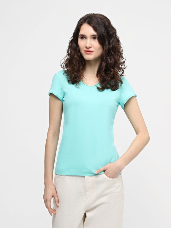 T-shirt with untreated edges