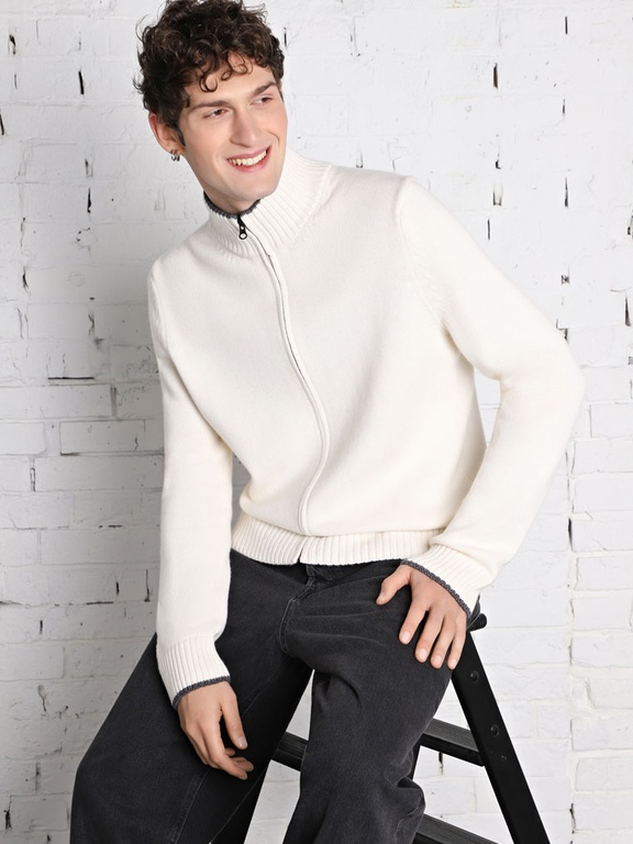 Jumper with a fastener